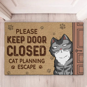 Gardez la porte fermée, chat qui planifie une évasion ! Tapis décoratif personnalisé pour la maison, motif chat ! Cadeau de pendaison de crémaillère pour les propriétaires et les amoureux des animaux.