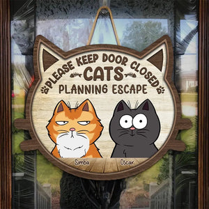 Veuillez garder la porte fermée, chat planifie une évasion - Panneau en bois personnalisé pour décoration d'intérieur - Cadeau de pendaison de crémaillère pour propriétaires d'animaux et amoureux des animaux