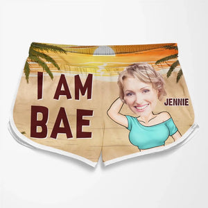 Photo personnalisée « Ma femme est la seule à prendre les décisions » - Short de plage hawaïen tropical personnalisé et amusant pour couple - Cadeau de vacances d'été, cadeau de fête d'anniversaire pour mari et femme, anniversaire