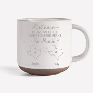 L'amour entre mère et fille ne connaît pas de distance - Tasse en poterie personnalisée pour la famille - Cadeau pour maman et fille