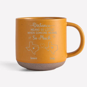 L'amour entre mère et fille ne connaît pas de distance - Tasse en poterie personnalisée pour la famille - Cadeau pour maman et fille