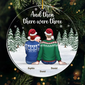 Et puis il n'y en eut que trois - Ornement personnalisé pour la famille - Forme personnalisée en acrylique - Cadeau de Noël pour les membres de la famille, premier Noël