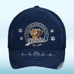 Cet humain m'appartient - Casquette personnalisée pour chien, casquette classique à imprimé intégral - Cadeau pour propriétaires d'animaux et amoureux des animaux