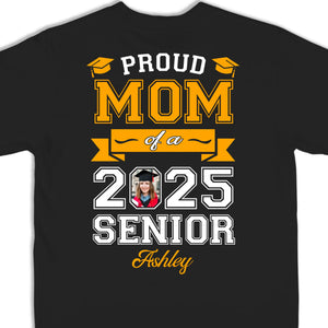Photo personnalisée derrière chaque aîné, il y a une maman fière - T-shirt unisexe personnalisé imprimé au dos, sweat à capuche, sweat-shirt - Cadeau de remise de diplôme pour les membres de la famille, frères et sœurs