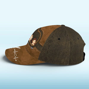 Plus qu'un titre, papa est notre héros - Casquette personnalisée pour la famille, casquette classique à imprimé intégral - Nouveauté, fête des pères, cadeau pour papa, grand-père