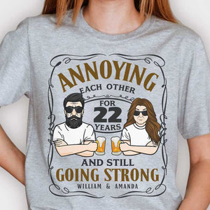 Mari et femme s'agacent mutuellement - Cadeau pour couple, mari et femme - T-shirt unisexe personnalisé, sweat à capuche