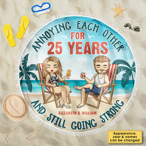 Mari et femme s'agacent mutuellement - Serviette de plage ronde personnalisée - Cadeau pour couple, mari et femme