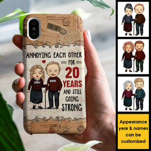 On s'ennuie depuis des décennies et on est toujours aussi forts ! Cadeau pour couple, mari et femme ! Coque de téléphone personnalisée