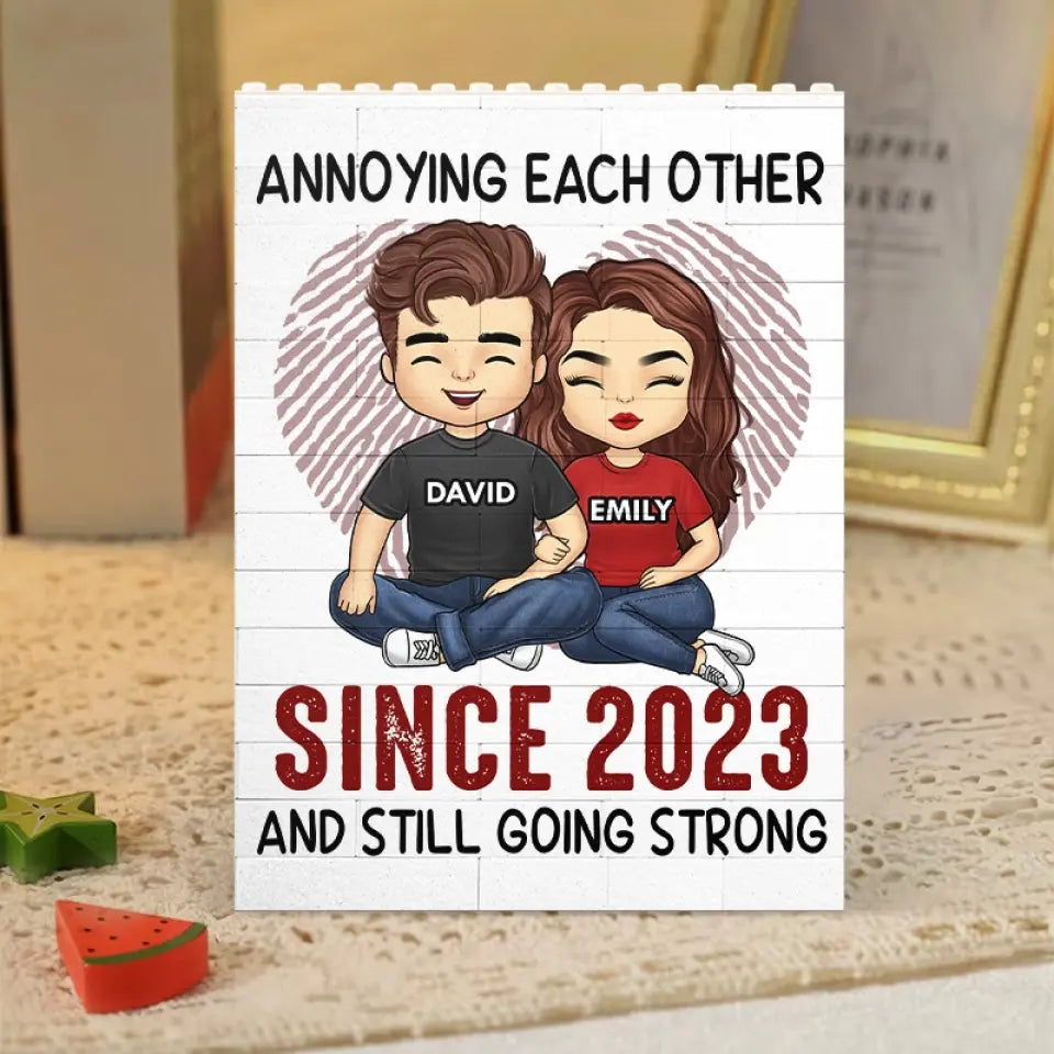 S'agacer mutuellement, c'est toujours aussi fort - Blocs de construction rectangulaires verticaux personnalisés pour couple - Cadeau pour mari et femme, anniversaire
