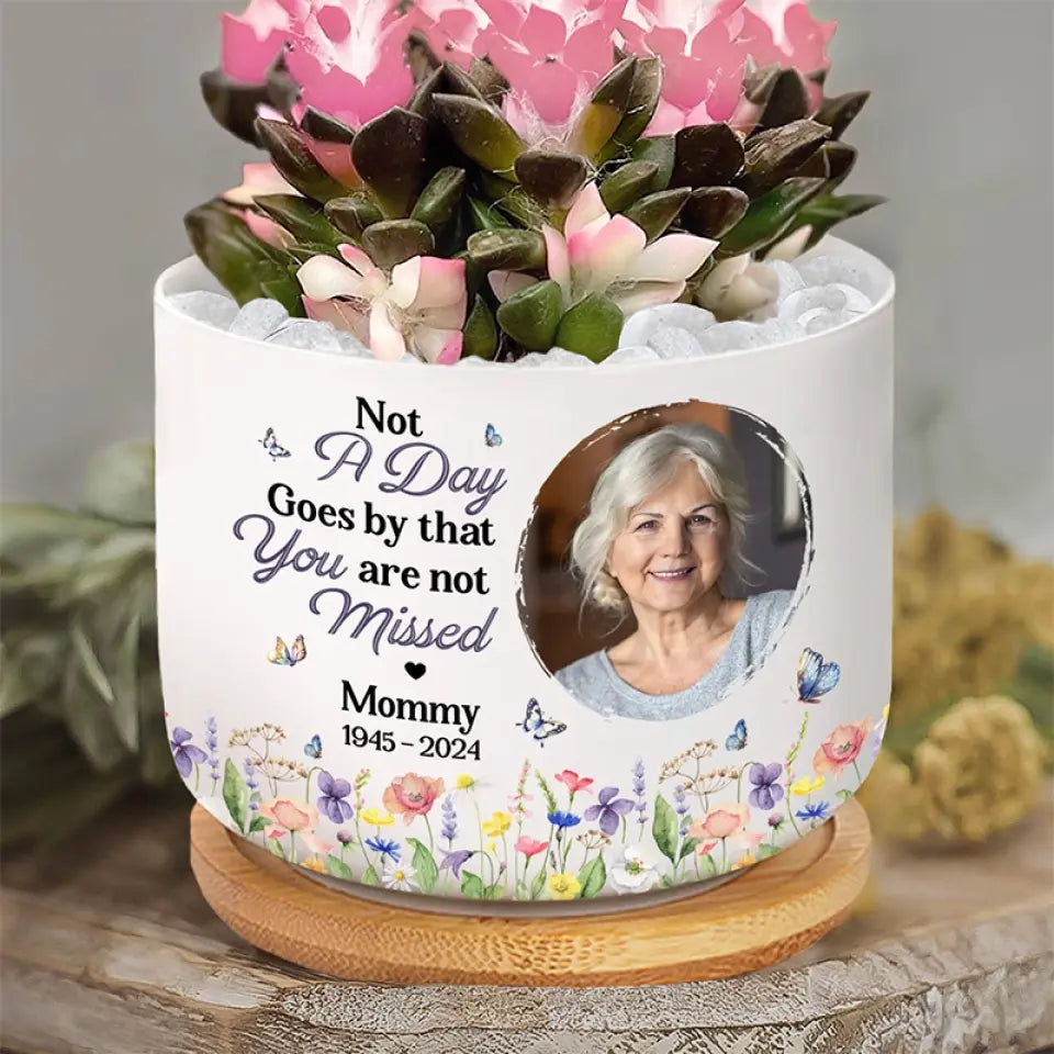 Photo personnalisée « Quelqu'un que nous aimons est au paradis » - Pot de fleurs en céramique personnalisé pour décoration d'intérieur - Cadeau de condoléances pour les membres de la famille