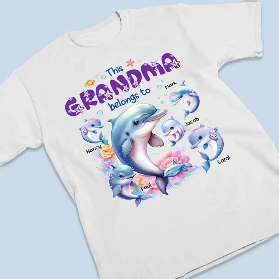 Cette maman dauphin appartient à - T-shirt unisexe personnalisé, sweat à capuche, sweat-shirt - Fête des Mères, cadeau pour maman, grand-mère