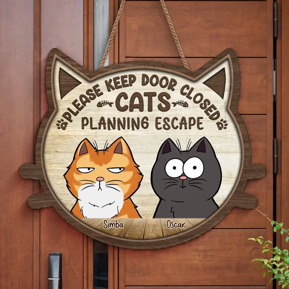 Veuillez garder la porte fermée, chat planifie une évasion - Panneau en bois personnalisé pour décoration d'intérieur - Cadeau de pendaison de crémaillère pour propriétaires d'animaux et amoureux des animaux