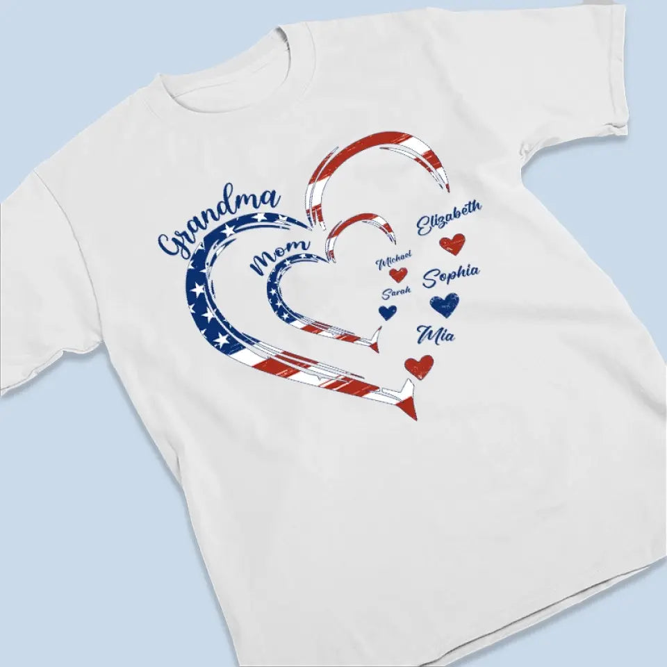T-shirt, sweat à capuche et sweat-shirt unisexe personnalisé avec drapeau américain - Cadeaux personnalisés du 4 juillet pour maman et grand-mère - Être grand-mère rend ma vie complète