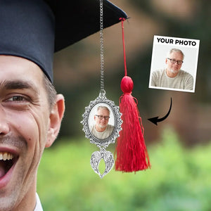 Photo personnalisée en souvenir de votre famille - Breloque photo personnalisée avec pompon et ailes d'ange pour remise de diplôme - Cadeau de remise de diplôme pour les membres de la famille, les frères et sœurs