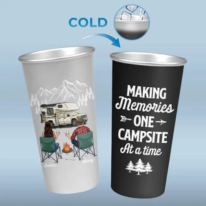Créez des souvenirs, un emplacement de camping à la fois ! Tasse de camping personnalisée en aluminium à changement de couleur ! Cadeau pour couple, mari, femme, amoureux du camping.