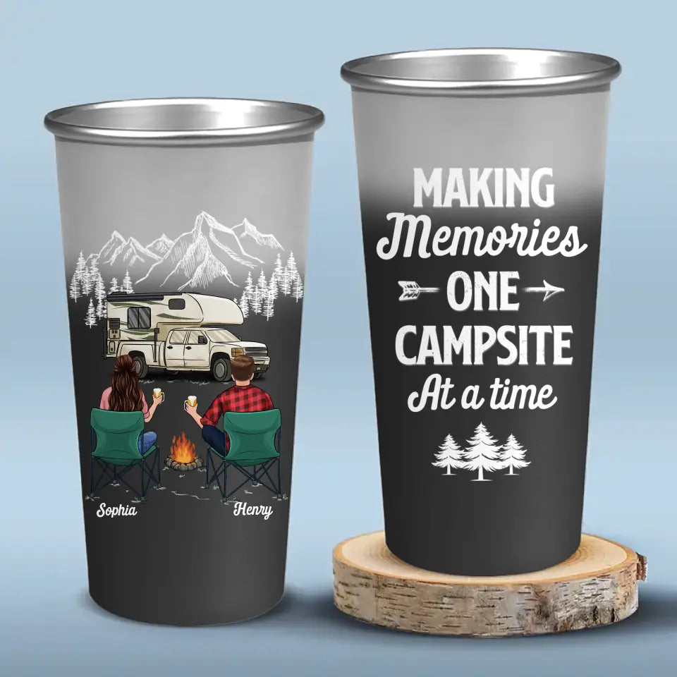 Créez des souvenirs, un emplacement de camping à la fois ! Tasse de camping personnalisée en aluminium à changement de couleur ! Cadeau pour couple, mari, femme, amoureux du camping.