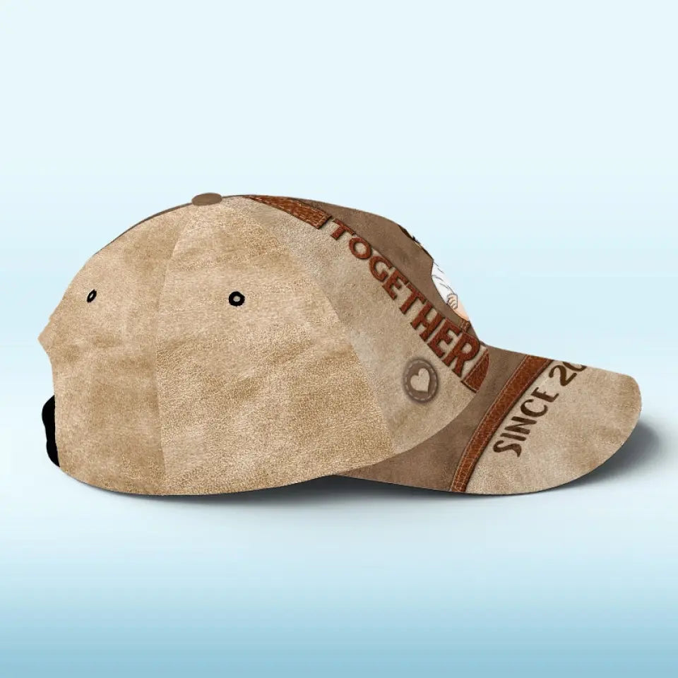 La maison est partout où je suis avec toi - Chapeau personnalisé pour couple, casquette classique à imprimé intégral - Cadeau pour mari et femme, anniversaire