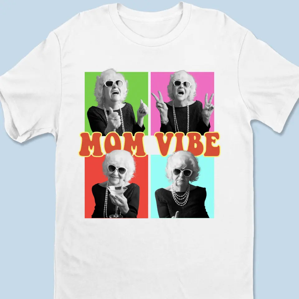 Photo personnalisée L'amour d'une mère ne vieillit jamais - T-shirt, sweat à capuche, sweat-shirt unisexe personnalisé pour la famille - Cadeau pour maman, grand-mère