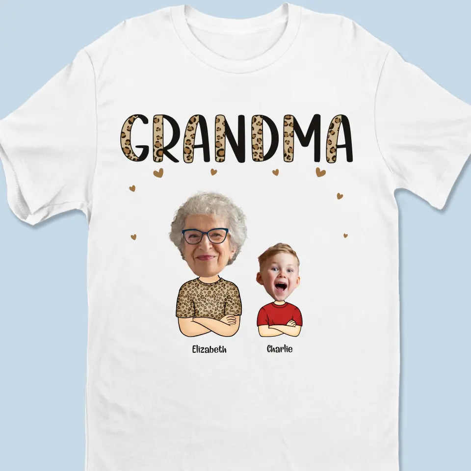 Photo personnalisée d'une grand-mère : un câlin qui attend de se produire - T-shirt, sweat à capuche, sweat-shirt unisexe personnalisé pour la famille - Cadeau pour maman, grand-mère