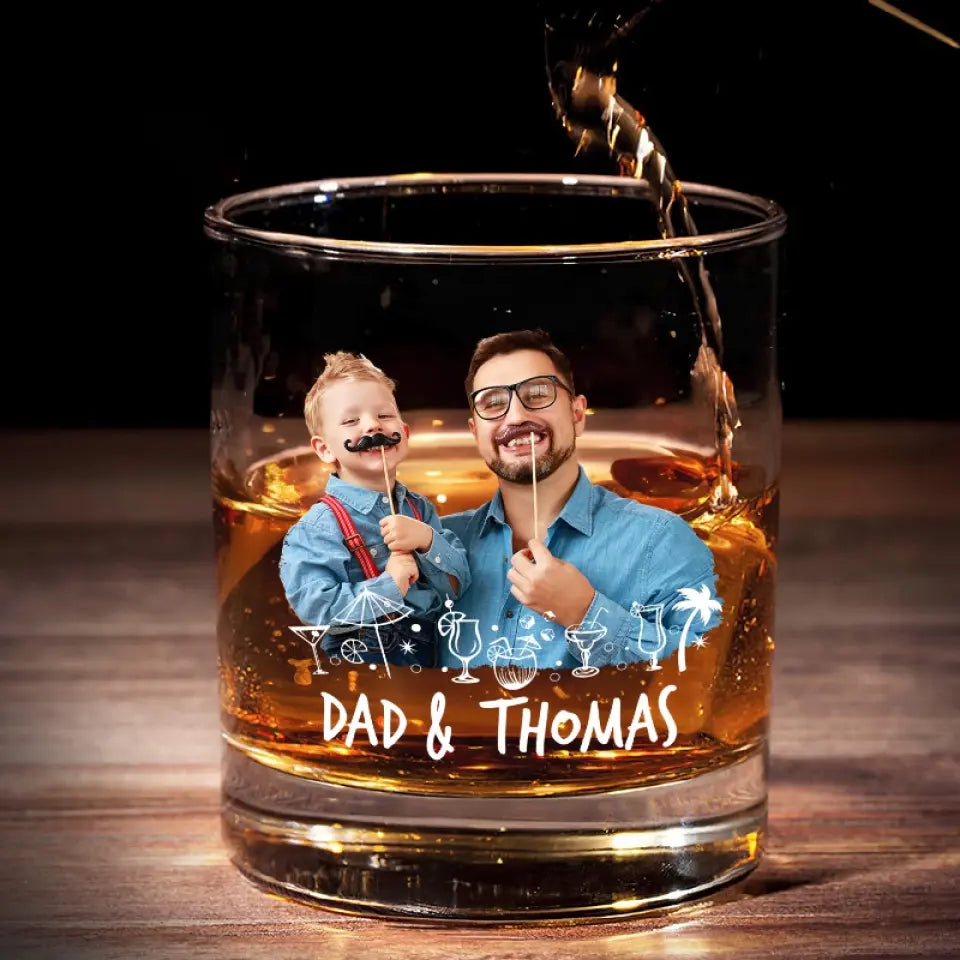 Photo personnalisée : J'ai enfin un compagnon de boisson - Verre à whisky personnalisé pour la famille - Cadeau pour papa, grand-père