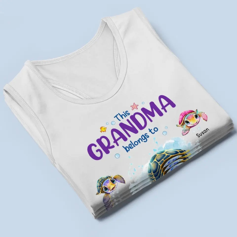 Cette grand-mère appartient à - Débardeur dos nageur personnalisé pour la famille - Cadeau pour maman, grand-mère