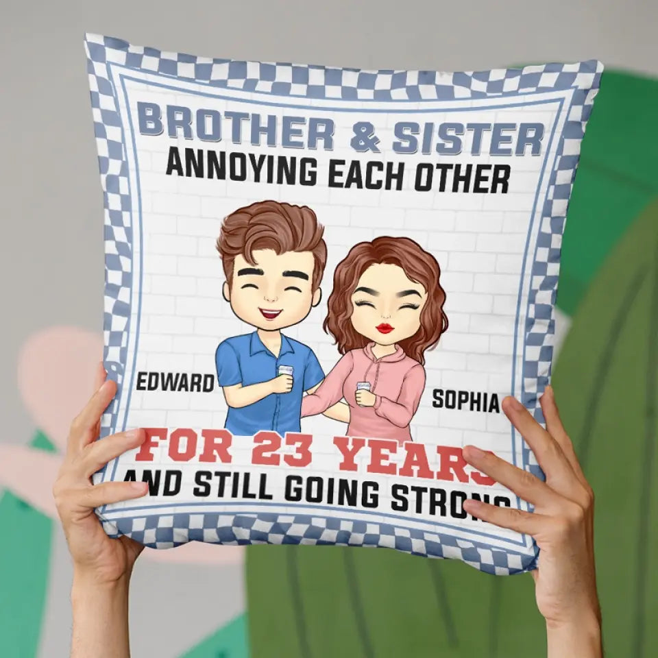 S'agacer les uns les autres et continuer à être forts - Coussin personnalisé pour la famille - Cadeau pour les membres de la famille, les frères et sœurs