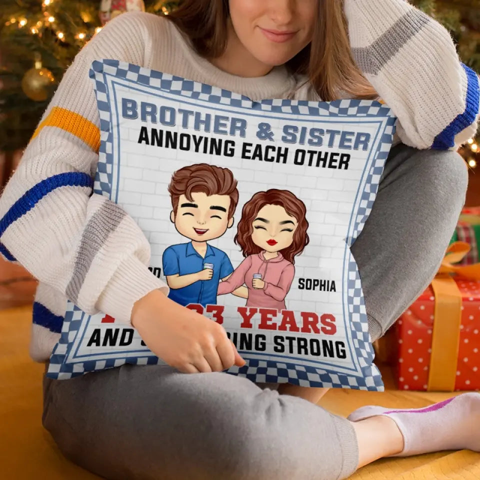 S'agacer les uns les autres et continuer à être forts - Coussin personnalisé pour la famille - Cadeau pour les membres de la famille, les frères et sœurs