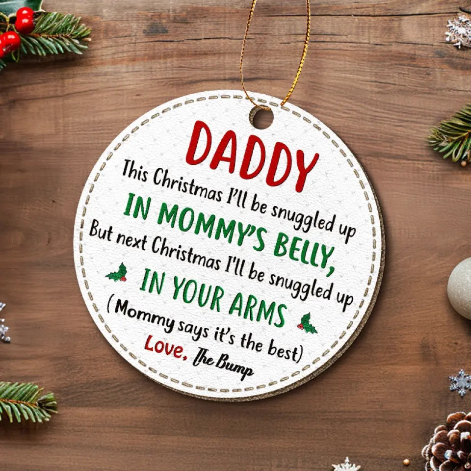Ce Noël, je serai blotti dans le ventre de maman - Ornement en cuir personnalisé pour la famille - Cadeau de Noël pour les membres de la famille, les bébés, les nouveau-nés