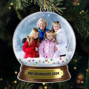 Photo personnalisée Aucune distance ne peut diminuer l'amour d'un grand-parent - Ornement personnalisé familial personnalisé - Forme personnalisée en acrylique - Cadeau de Noël pour grand-mère, grand-père