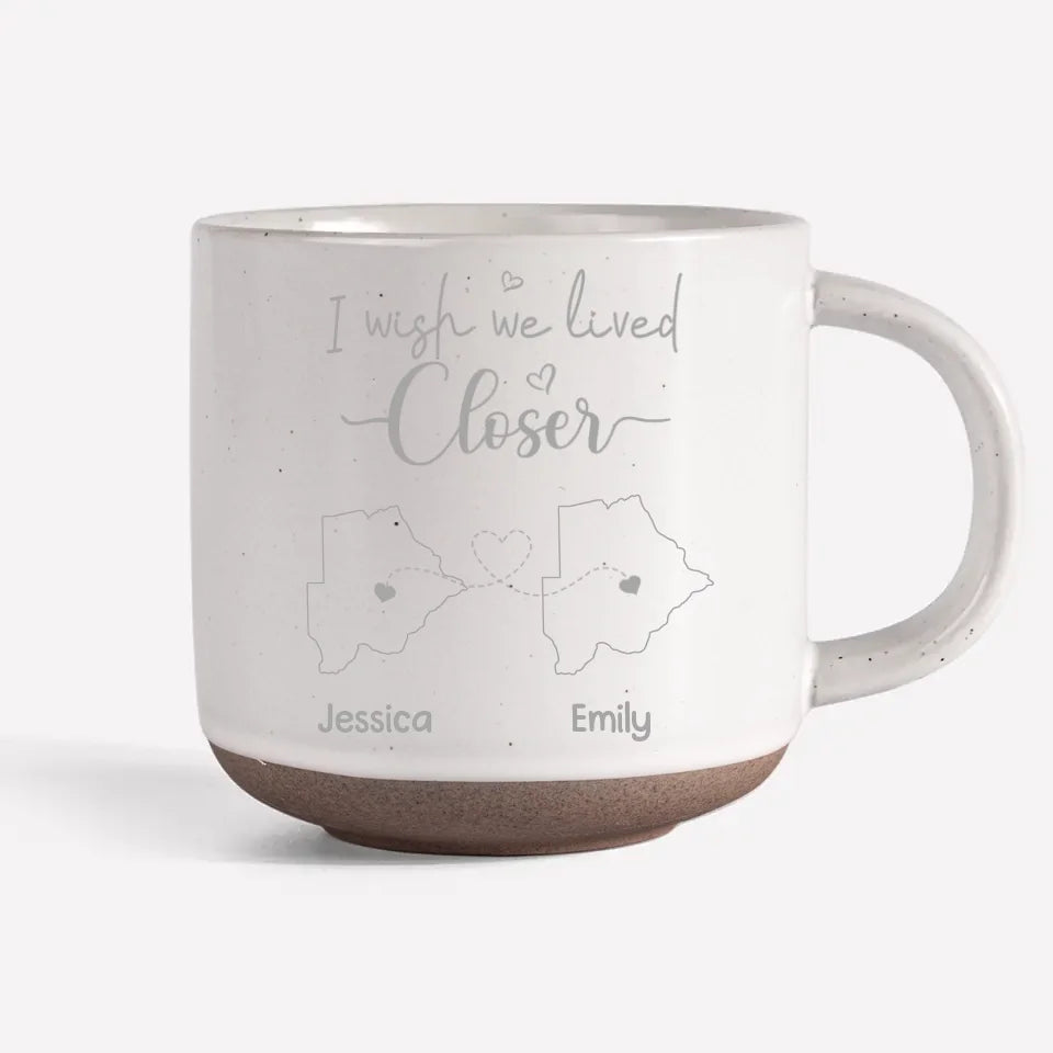 Les vrais amis ne sont jamais séparés, peut-être à distance mais jamais dans le cœur - Tasse en poterie personnalisée pour la famille - Cadeau pour les membres de la famille, les meilleurs amis, les meilleures amies, les sœurs