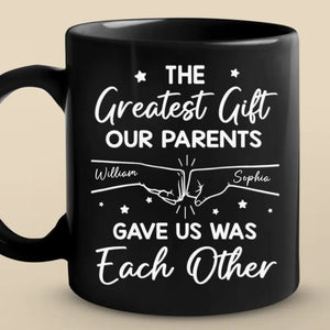 Frères et sœurs de naissance, meilleurs amis par choix - Mug noir personnalisé pour la famille - Cadeau pour les membres de la famille, les frères et sœurs