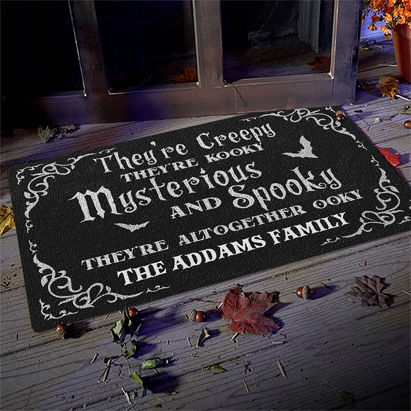 Ils sont effrayants, ils sont fous - Tapis décoratif personnalisé pour la maison - Cadeau d'Halloween pour les membres de la famille