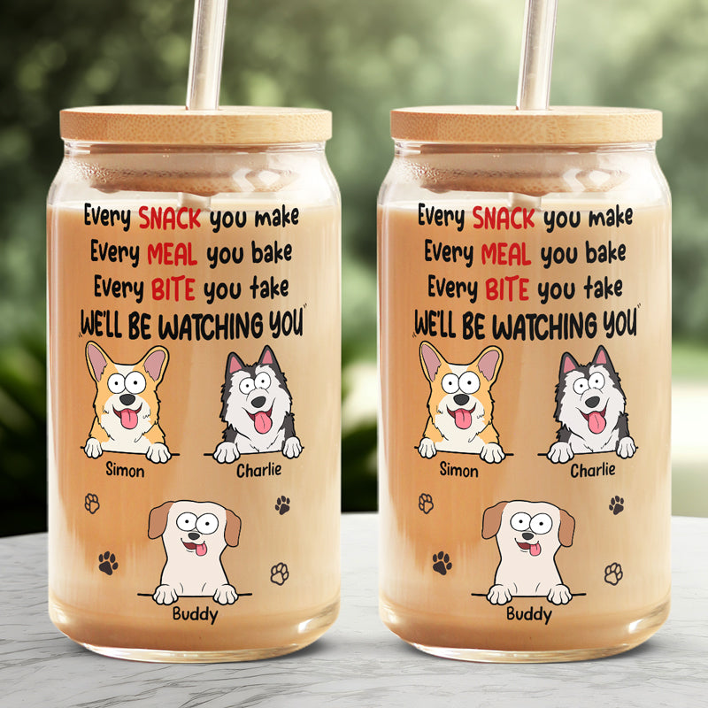 Chaque collation que vous préparez, nous vous surveillerons - Tasse en verre personnalisée pour chien, tasse à café glacé - Cadeau pour les propriétaires d'animaux de compagnie, les amoureux des animaux