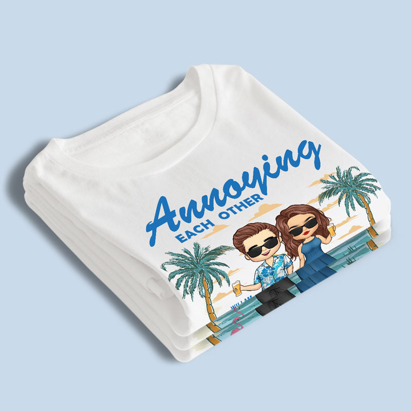 On s'ennuie depuis des années et on est toujours aussi forts - T-shirt, sweat à capuche, sweat-shirt unisexe personnalisé pour couple - Vacances d'été, cadeau pour mari et femme, anniversaire