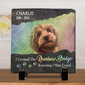 Photo personnalisée « J'ai traversé le pont arc-en-ciel en sachant que j'étais aimé » - Pierre commémorative carrée personnalisée avec support - Cadeau de condoléances pour les propriétaires et les amoureux des animaux