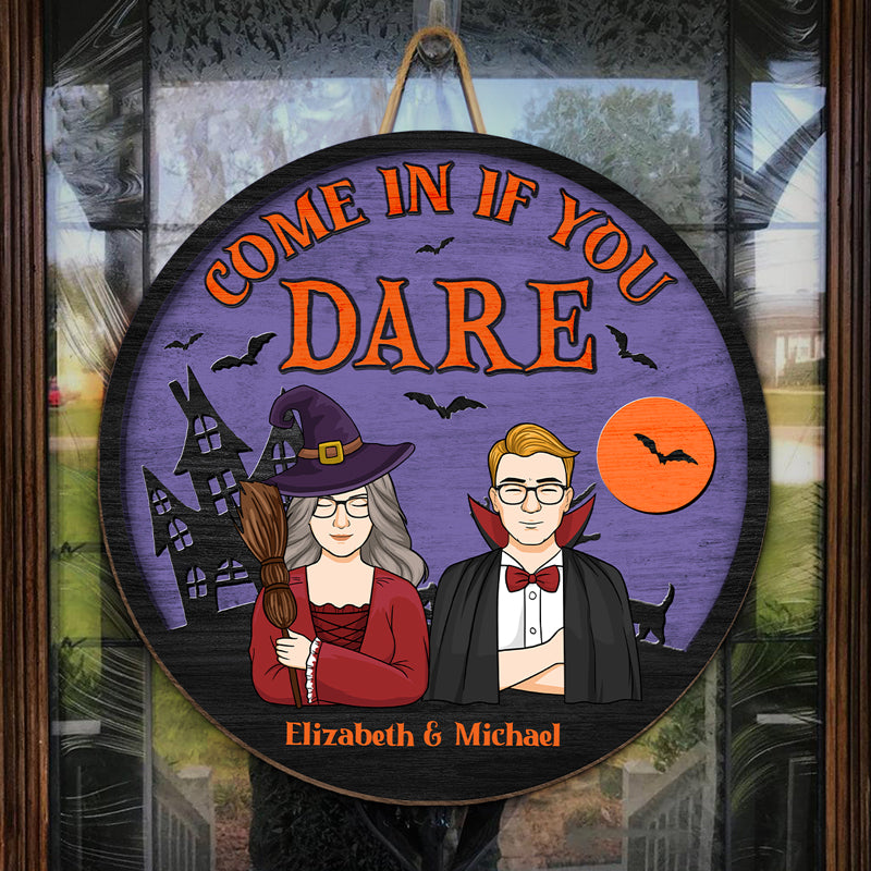 Entrez si vous osez - Panneau rond personnalisé en bois pour décoration d'intérieur - Cadeau d'Halloween pour sorcières, mari et femme