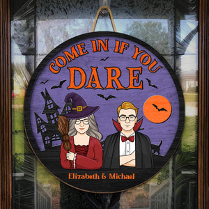 Entrez si vous osez - Panneau rond personnalisé en bois pour décoration d'intérieur - Cadeau d'Halloween pour sorcières, mari et femme