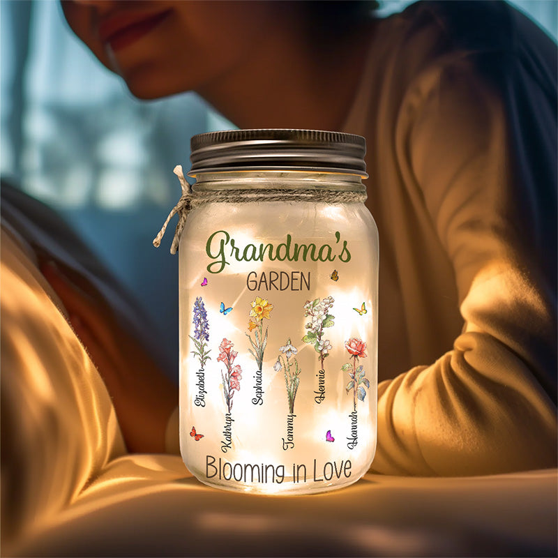 Le jardin de grand-mère est cultivé avec des graines d'amour - Lampe personnalisée en pot Mason pour la famille - Cadeau pour grand-mère