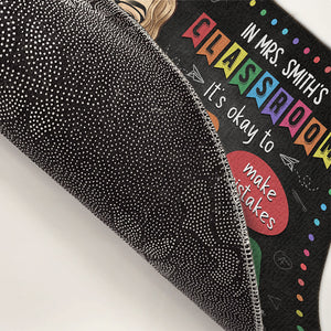 C'est normal de faire des erreurs et de demander de l'aide - Tapis décoratif personnalisé pour la maison - Cadeau de pendaison de crémaillère pour l'enseignant, retour à l'école