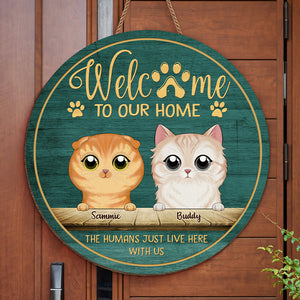 Bienvenue chez moi, les humains vivent ici avec moi - Panneau en bois personnalisé en forme de chat - Cadeau de pendaison de crémaillère pour les propriétaires d'animaux et les amoureux des animaux