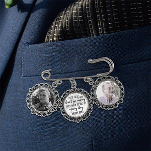Photo personnalisée « Ils marchent à nos côtés tous les jours » - Broche ronde personnalisée commémorative - Cadeau de condoléances pour les membres de la famille
