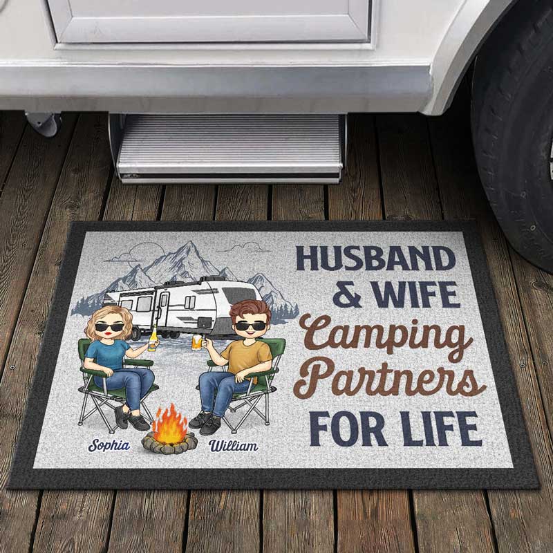 Le bonheur est une façon de voyager - Tapis décoratif personnalisé pour la maison - Cadeau de pendaison de crémaillère pour mari, femme et amoureux du camping