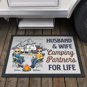 Le bonheur est une façon de voyager - Tapis décoratif personnalisé pour la maison - Cadeau de pendaison de crémaillère pour mari, femme et amoureux du camping