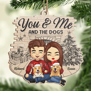 Toi, moi et les adorables chiens - Ornement personnalisé pour couple - Forme en bois personnalisée - Cadeau de Noël pour mari, femme, propriétaires d'animaux, amoureux des animaux