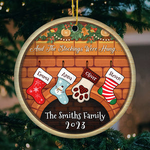 L'amour familial se réchauffe à Noël - Décoration familiale personnalisée - Forme ronde en céramique - Cadeau de Noël pour les membres de la famille