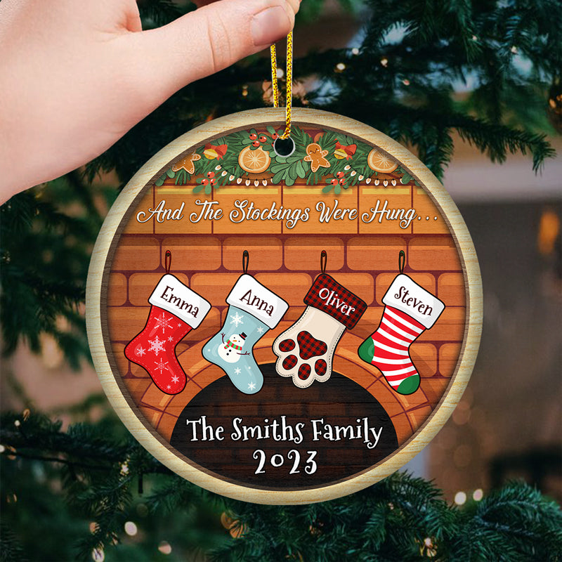 L'amour familial se réchauffe à Noël - Décoration familiale personnalisée - Forme ronde en céramique - Cadeau de Noël pour les membres de la famille