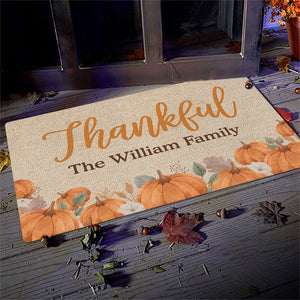 Les cœurs reconnaissants trouvent du réconfort à la maison - Tapis décoratif personnalisé pour la maison - Cadeau d'Halloween pour les membres de la famille
