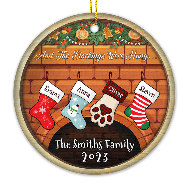 L'amour familial se réchauffe à Noël - Décoration familiale personnalisée - Forme ronde en céramique - Cadeau de Noël pour les membres de la famille