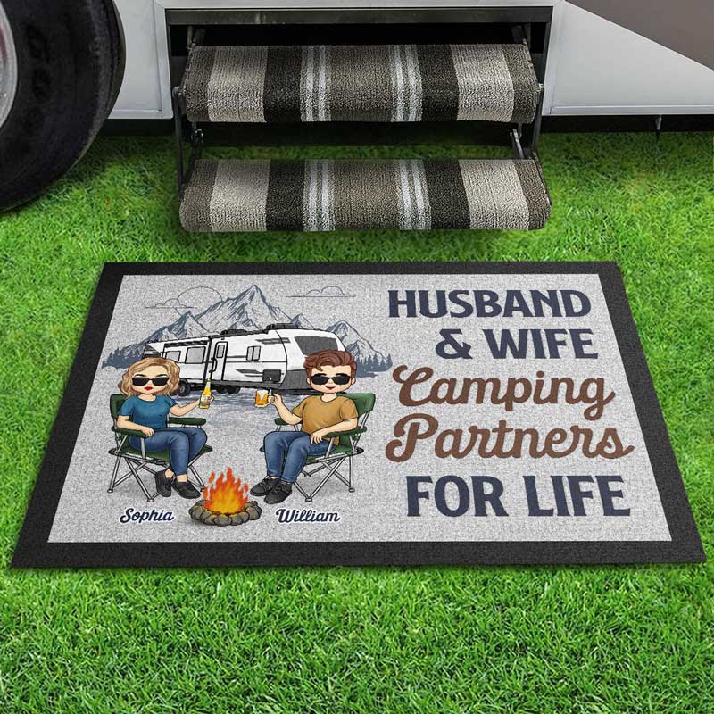 Le bonheur est une façon de voyager - Tapis décoratif personnalisé pour la maison - Cadeau de pendaison de crémaillère pour mari, femme et amoureux du camping