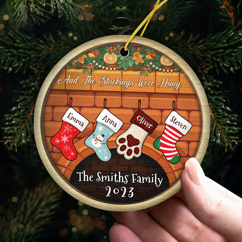 L'amour familial se réchauffe à Noël - Décoration familiale personnalisée - Forme ronde en céramique - Cadeau de Noël pour les membres de la famille